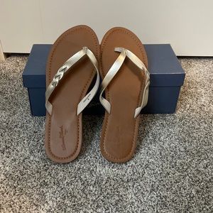 Universal Thread sandals, size 8.5
